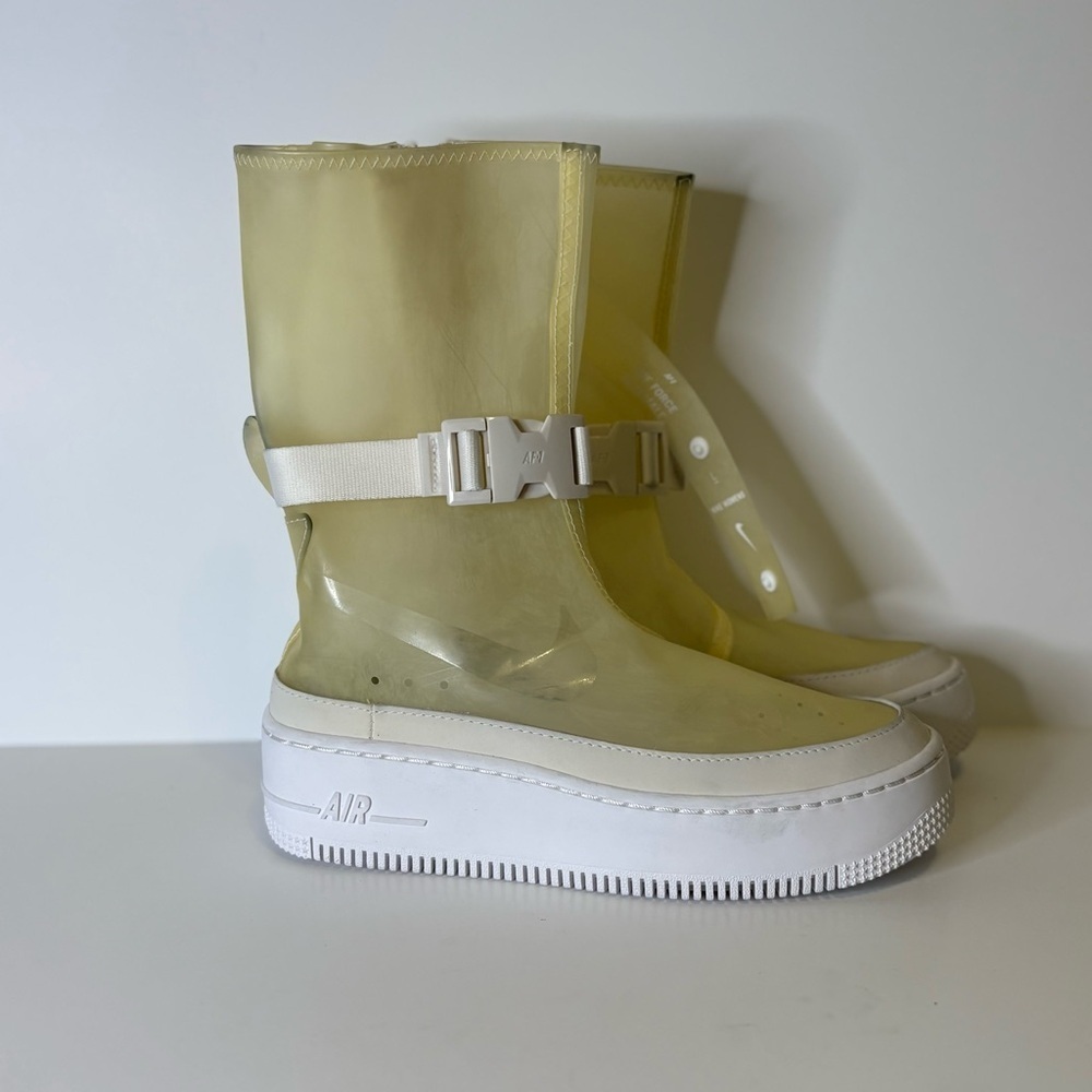 Nike Yellow and White Winter Boots with Glossy Finish 5.5